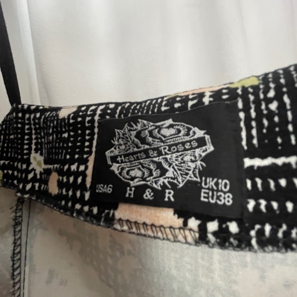 Hearts & Roses-Pin Up Style-Fit & Flare dress - Picture 2 of 5